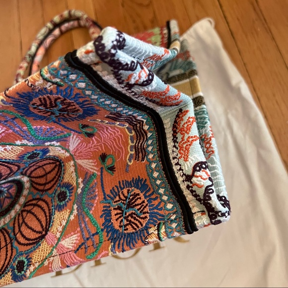 CHRISTIAN DIOR LARGE BOOK TOTE MULTICOLOR CANVAS EMBROIDED IN LIGHTS - Picture 3 of 14